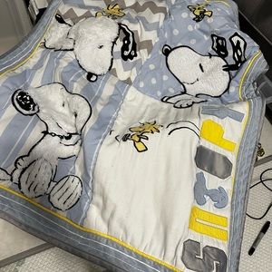 Snoopy crib set
